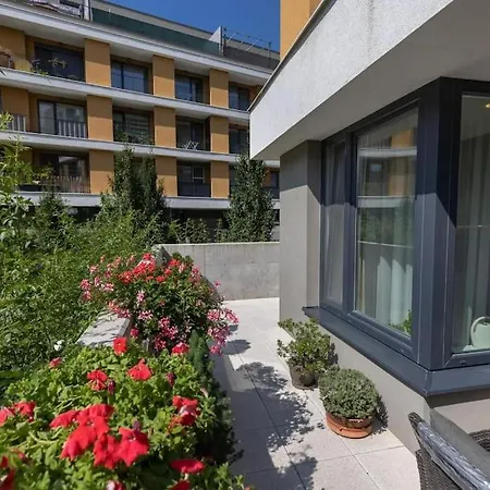 Comfy And Stylish With Terrace Near Center Apartmán Bratislava