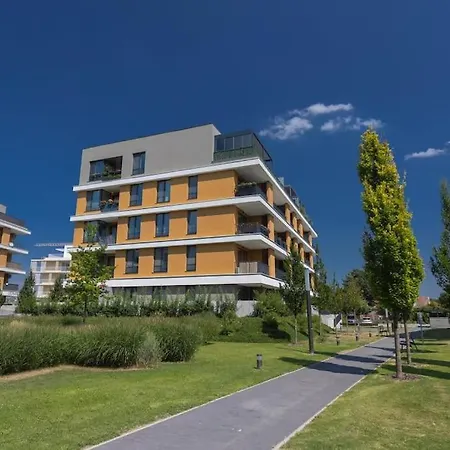 Comfy And Stylish With Terrace Near Center Apartmán Bratislava