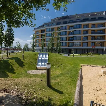 Comfy And Stylish With Terrace Near Center Apartmán *