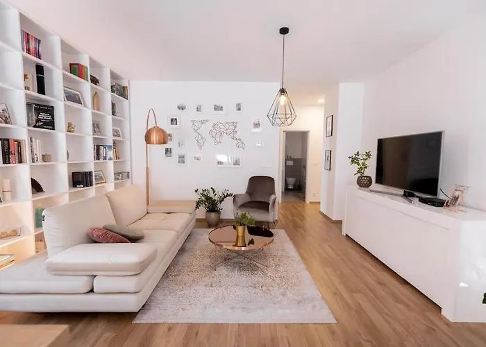 Apartment Comfy And Stylish With Terrace Near Center