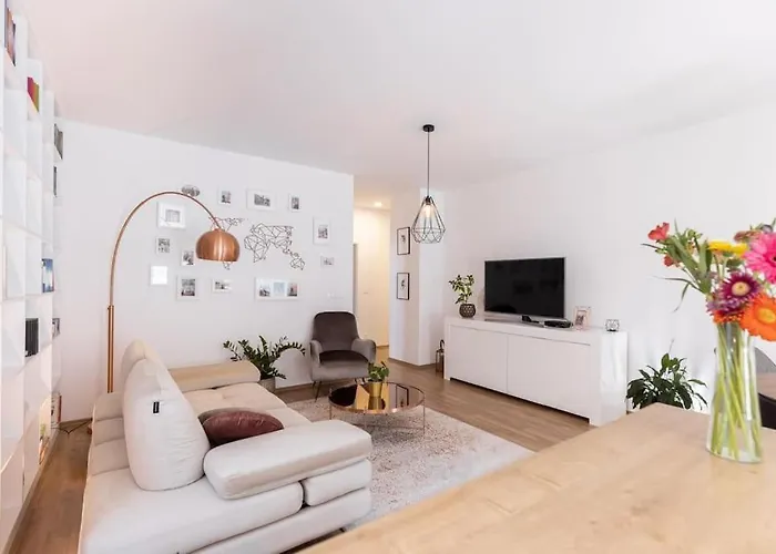 Apartment Comfy And Stylish With Terrace Near Center