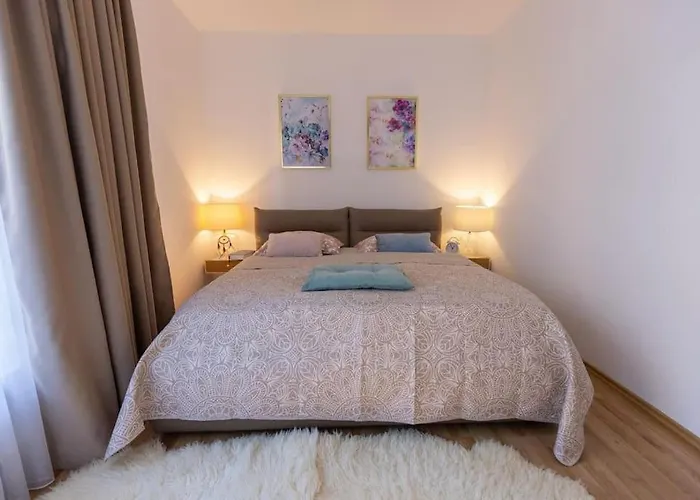 Apartment Comfy And Stylish With Terrace Near Center *