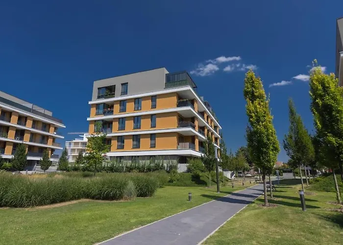 Comfy And Stylish With Terrace Near Center Apartment Pressburg