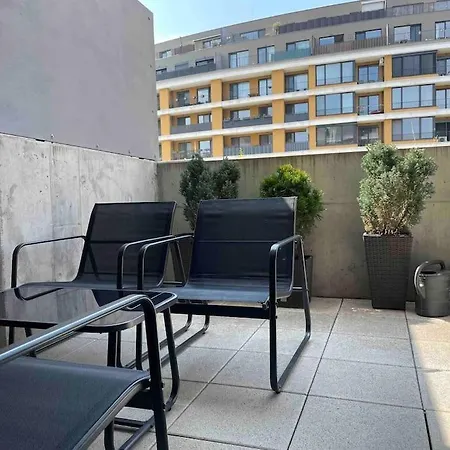 Comfy And Stylish With Terrace Near Center Appartement *
