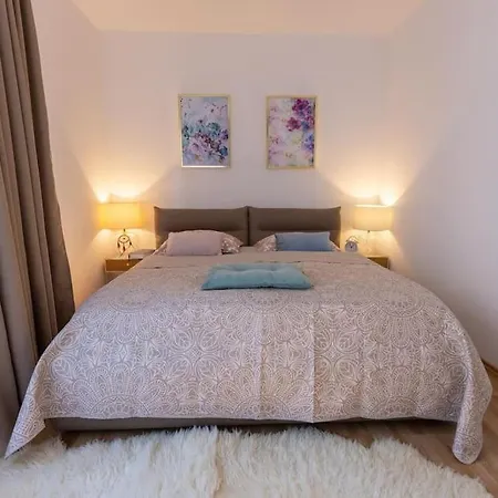 アパート Comfy And Stylish With Terrace Near Center *